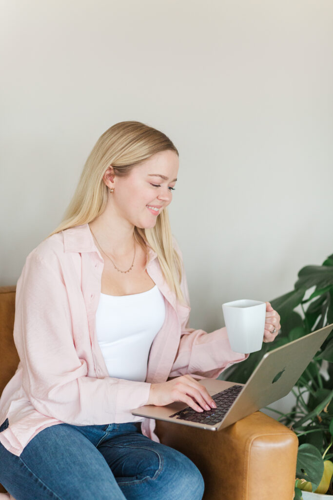 woman integrator at a computer